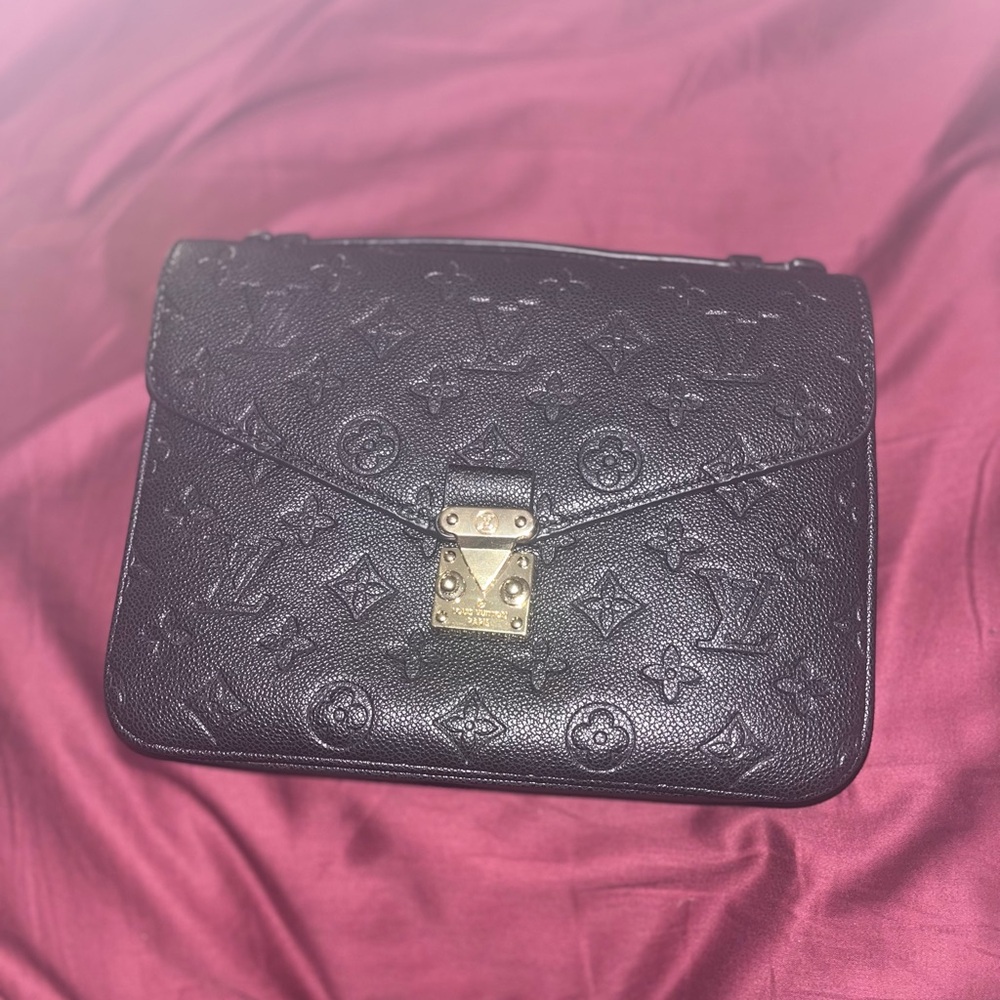 Louis Vuitton Pochette Metis Crossbody Bag with